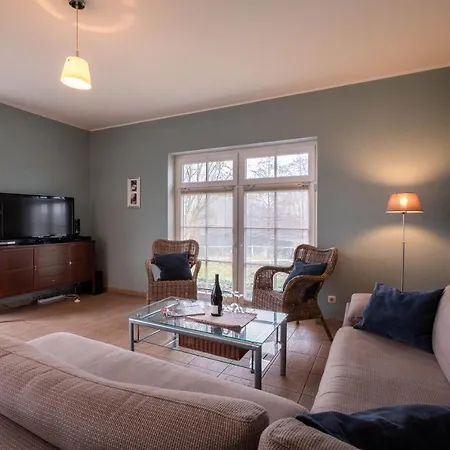 Herrenhaus Jürgenshof - *