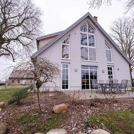 Herrenhaus Juergenshof - *