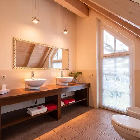 Herrenhaus Juergenshof - *